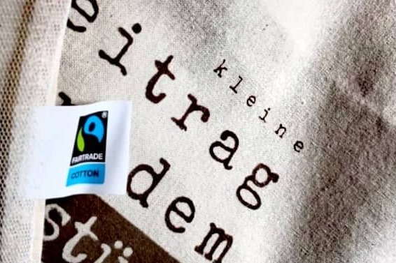 Sauerlandliebe präsentiert das Fairtraide-Label eines ihrer Produkte